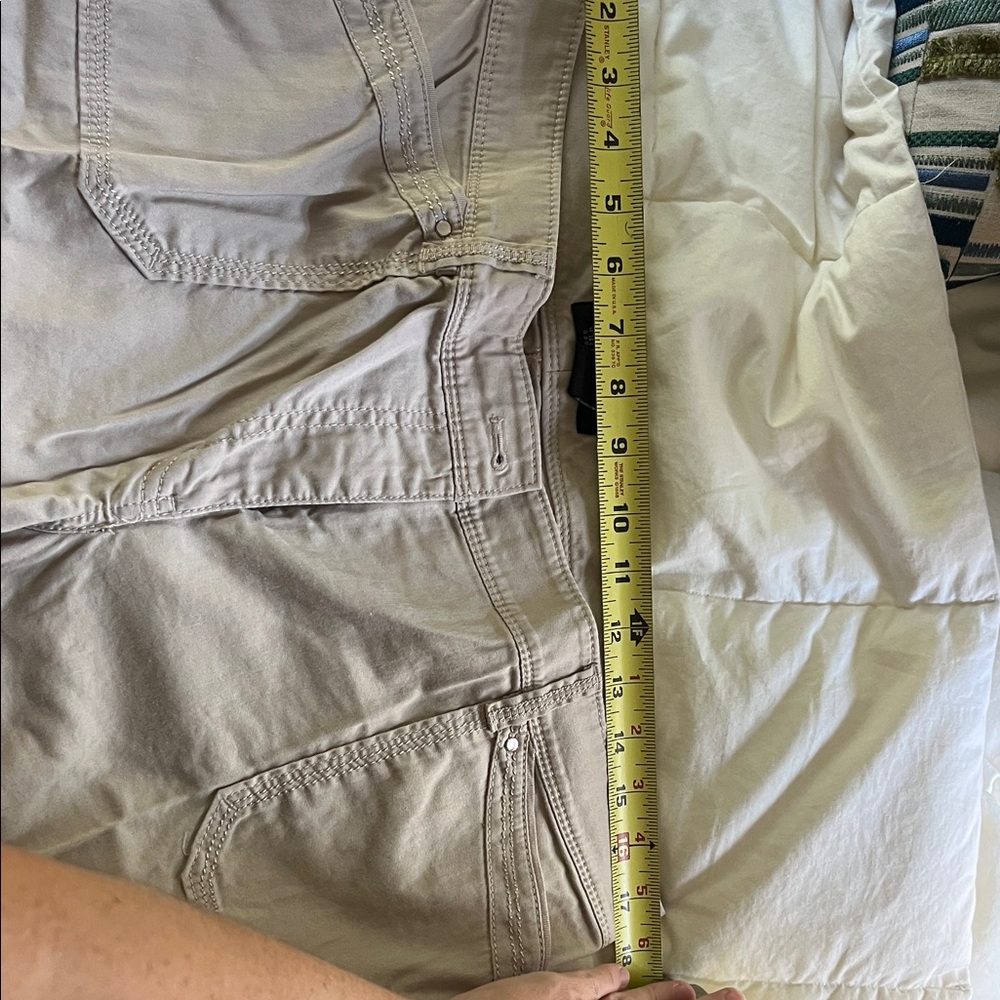 White House Black Market Women's Tan Cargo Shorts - Picture 3 of 7